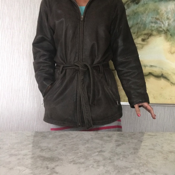 Andrew Marc well-worn soft brown leather coat - Picture 3 of 5